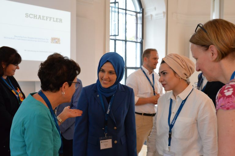 Talentegrate: Praktika bei Konzernen für geflüchtete Akademiker